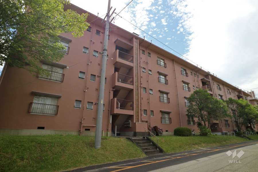 鍋屋上野住宅10号棟の外観（北東側から）