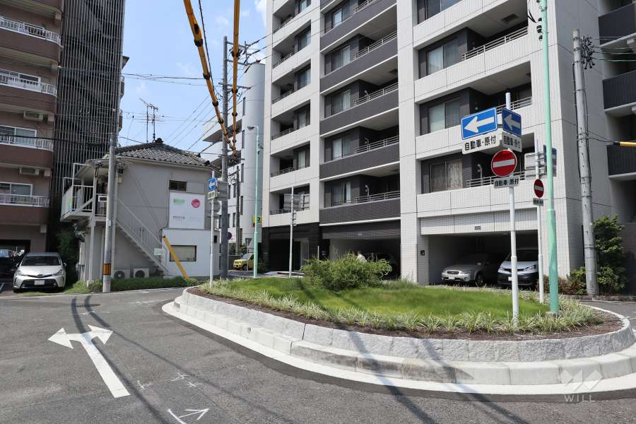 敷地南側の前面道路