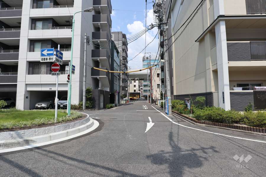 敷地東側の前面道路