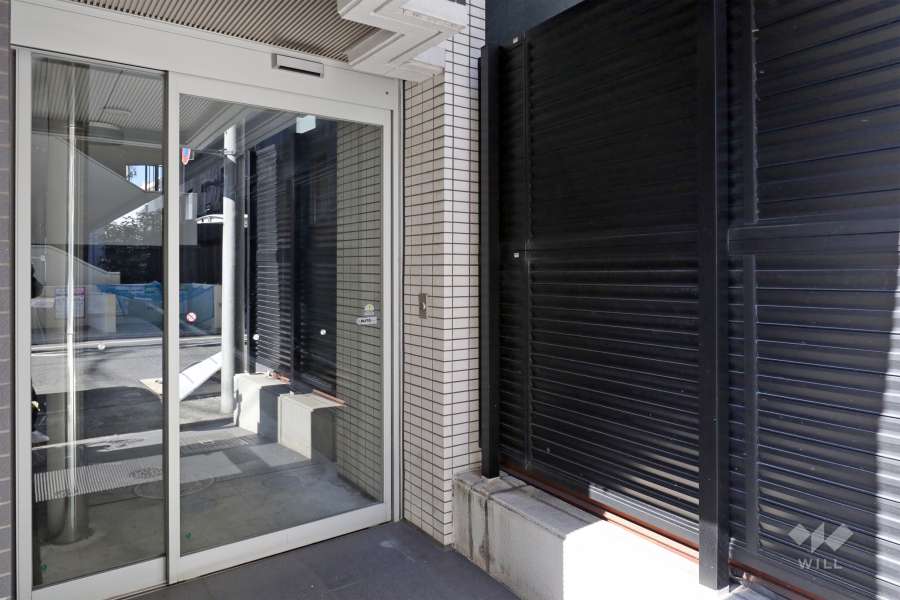 屋内に設けられた駐輪場の入り口
