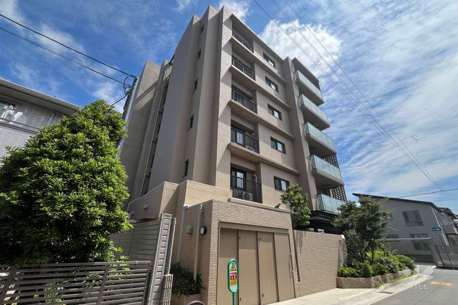 レ・ジェイド武庫之荘本町の外観（南側から）