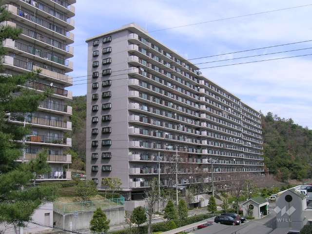 ジャルダン宝塚中山台弐番館B棟の外観（南西側から）