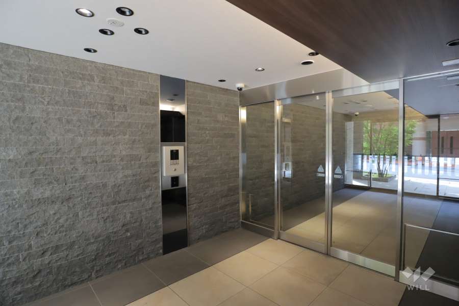 エントランスはオートロック付きです。