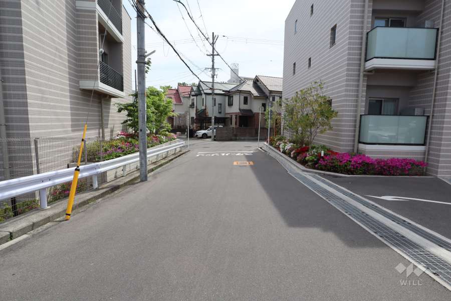 敷地北西側の前面道路