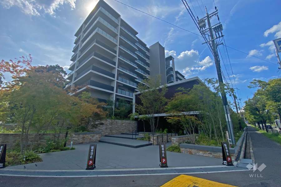 レ・ジェイド千里青山台の外観（東側から）