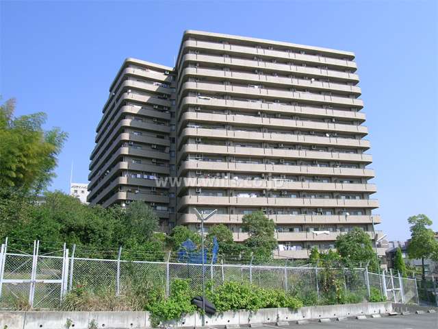 キングマンション千里万博公園の外観（南西側から）