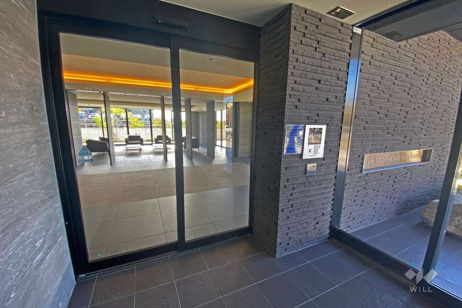 エントランスはオートロック付です。