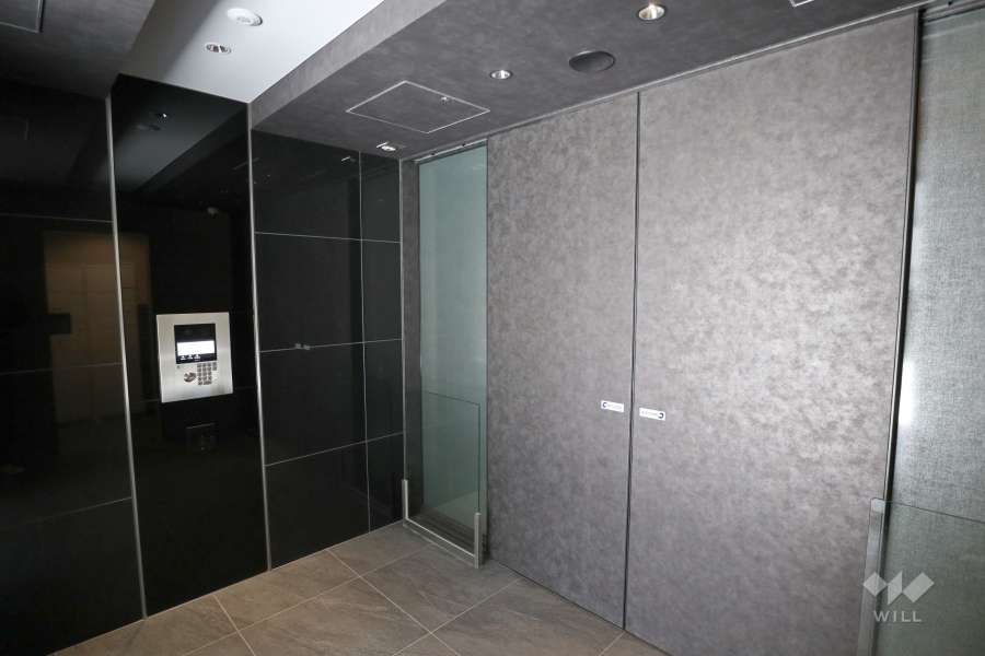 エントランスはオートロック付きです。