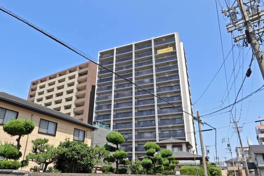 モアグレース勝川の外観（南側から）