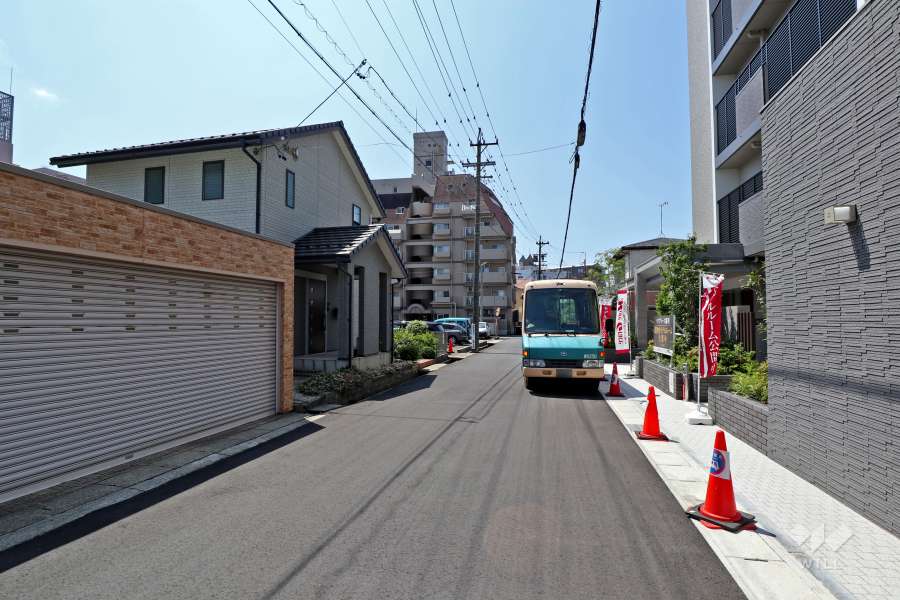 敷地東側の前面道路