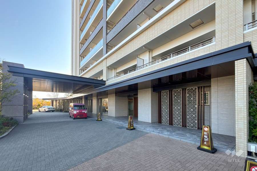 コーチエントランス（車寄せ）