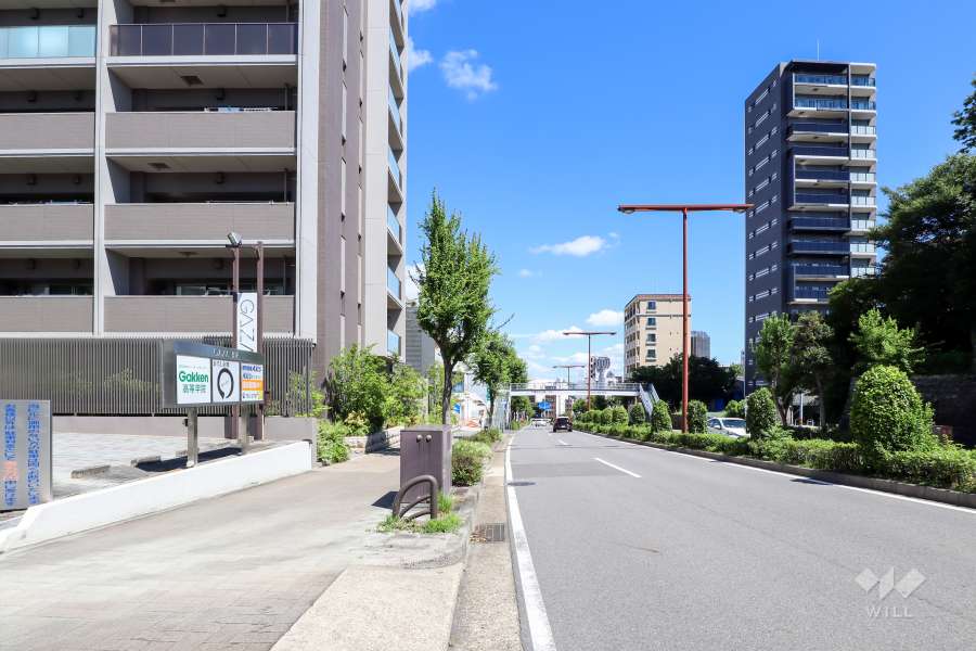 敷地東側の前面道路（山手グリーンロード）