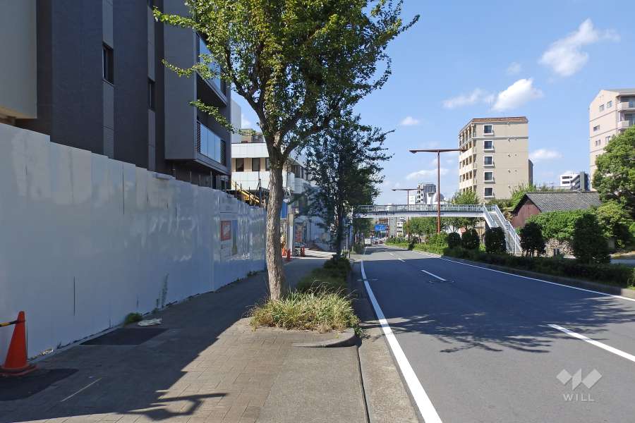 敷地東側の前面道路（山手グリーンロード）