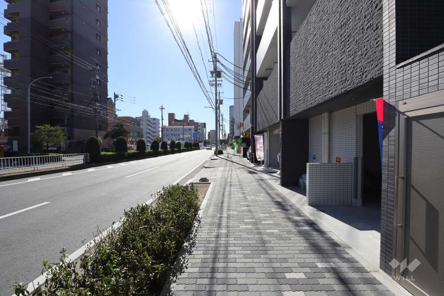 敷地東側の前面道路