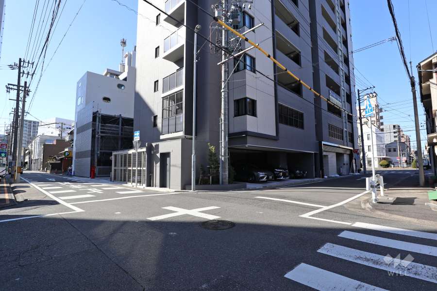 敷地北東側の前面道路