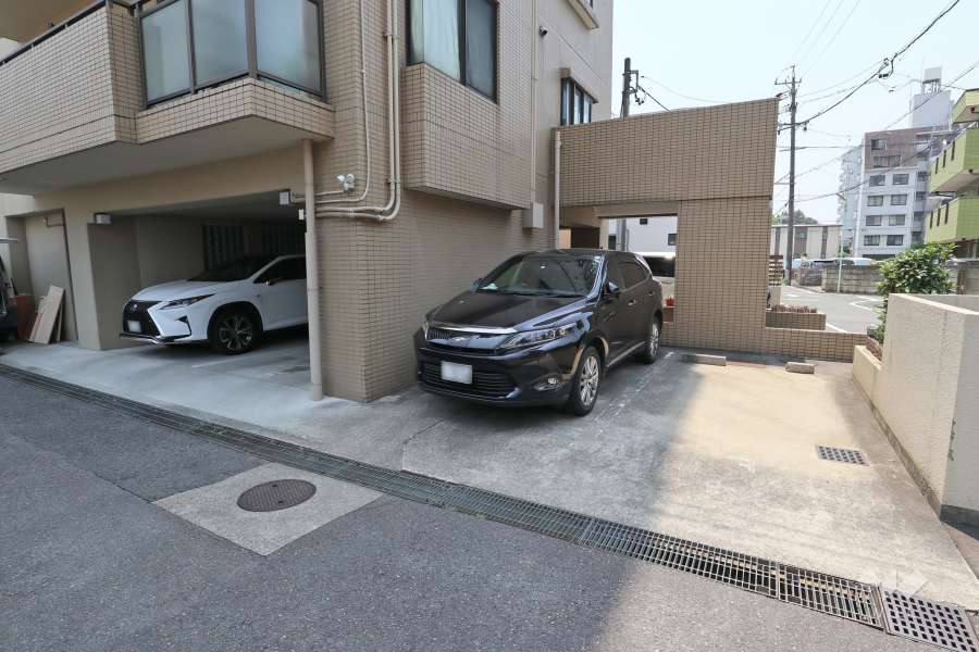 敷地内駐車場（屋外平面式・屋内平面式）