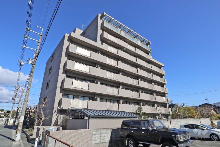 リブネスモア茨木の外観（南西側から）