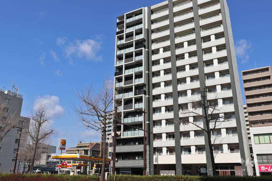 プレサンス桜通ベルノの外観（南西側から）