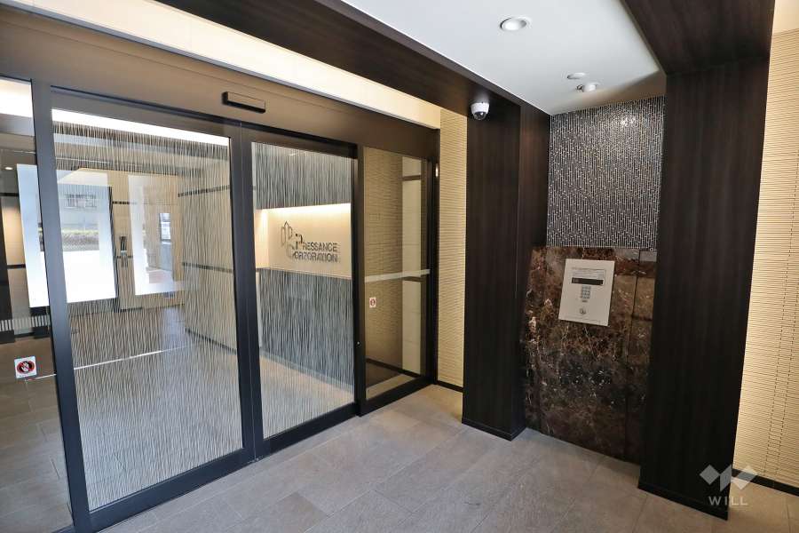 エントランスはオートロック付きです。