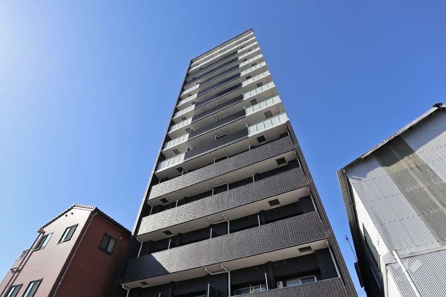 プレサンスNAGOYAファストの外観（東側から）