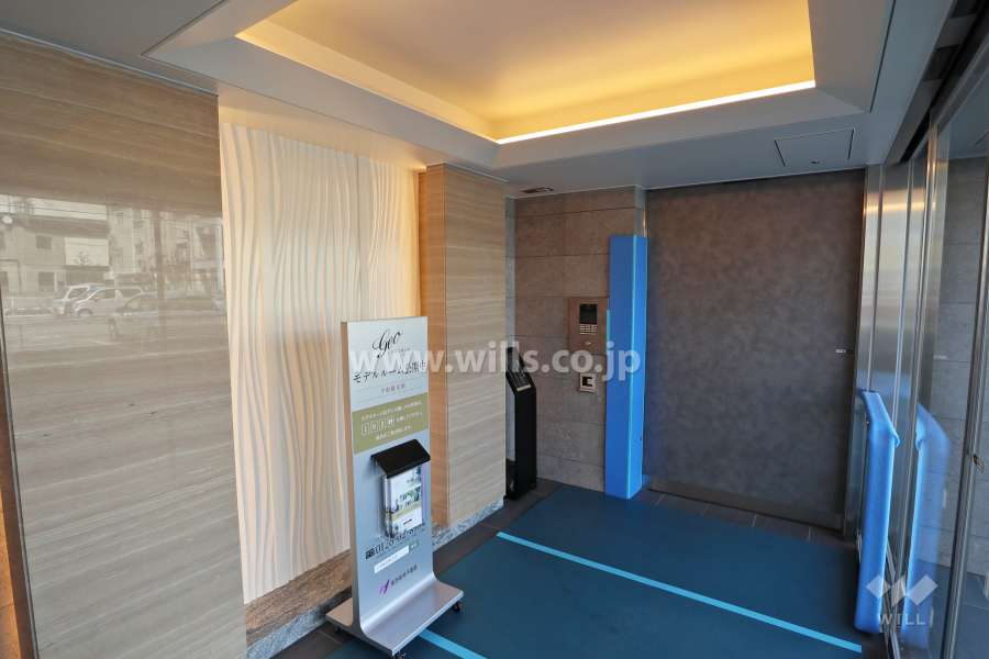 エントランスはオートロック付きです。