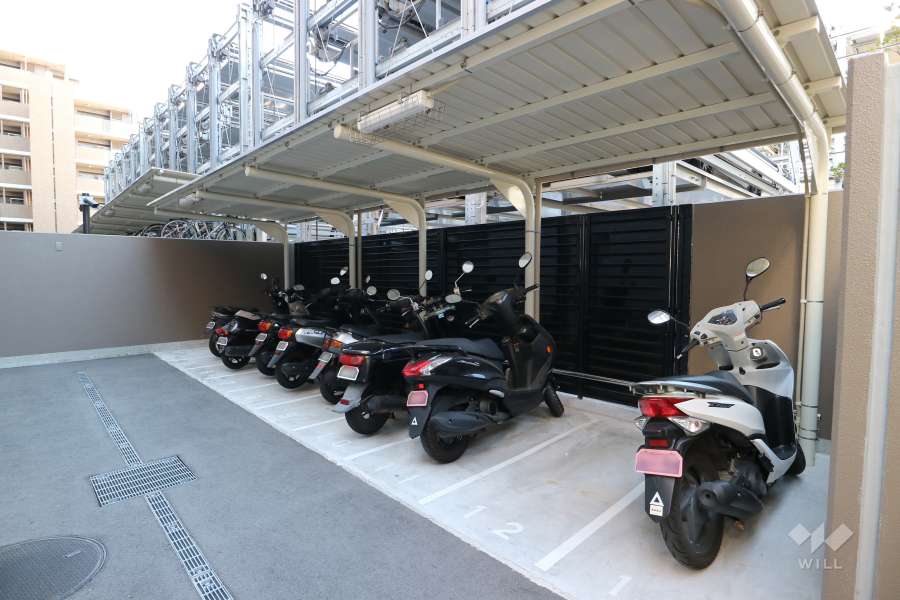 来客用バイク置場・配送用駐車場