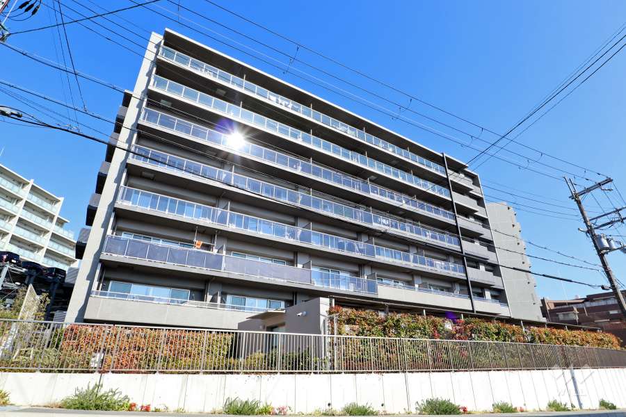 レーベン千里青山台 GRAN HIGHの外観（西側から）