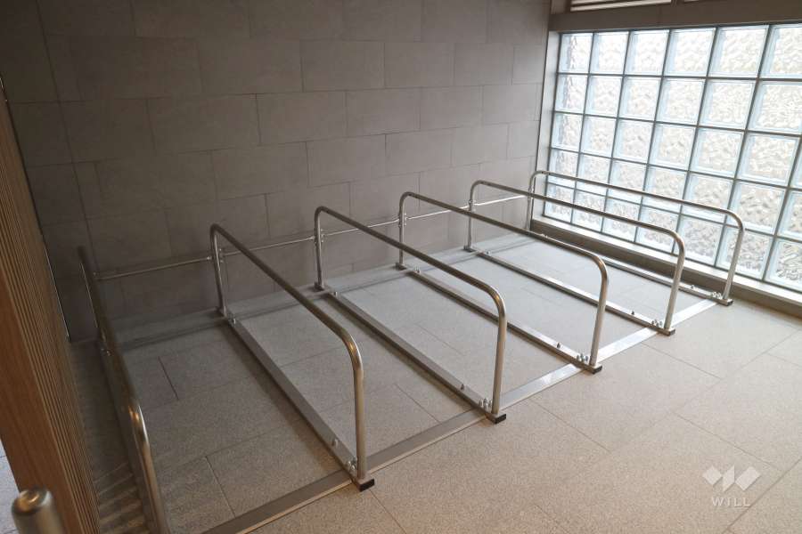 買い物カート置場。直通のイオンから敷地内までカートを持ってこれます。