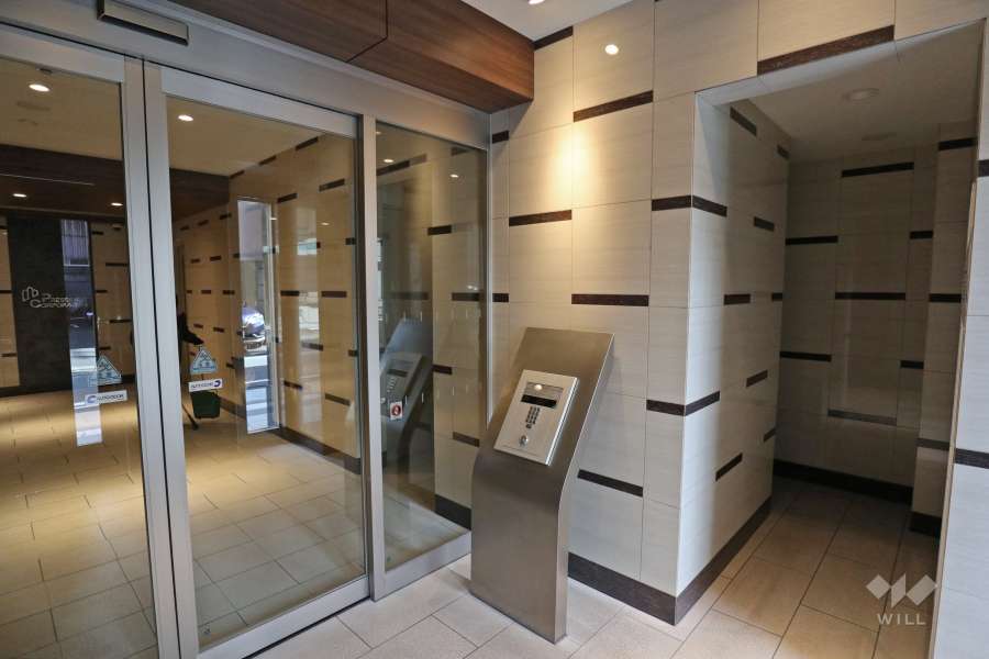 エントランスはオートロック付きです。