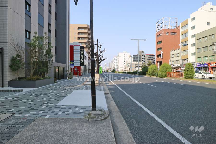 敷地北側の前面道路（東側から）