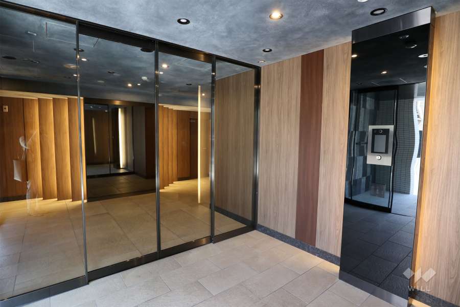 エントランスはオートロック付きです。