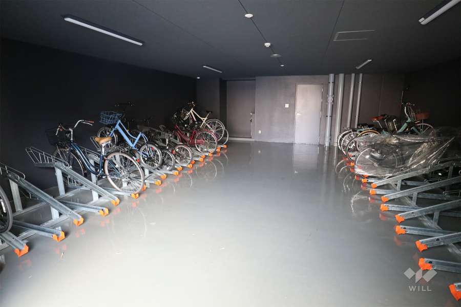 屋内に設けられた駐輪場