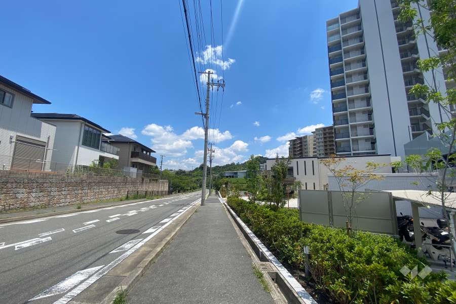 敷地北側の前面道路