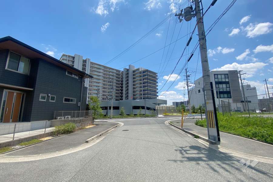 敷地北側の前面道路
