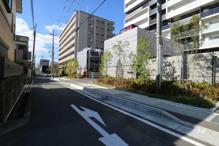 敷地南側の前面道路