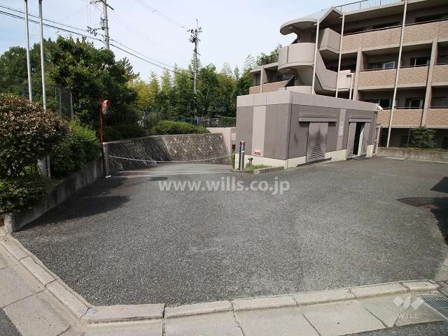 駐車場出入り口（ロボットゲート付き）