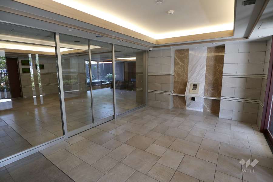 エントランスはオートロック付きです。