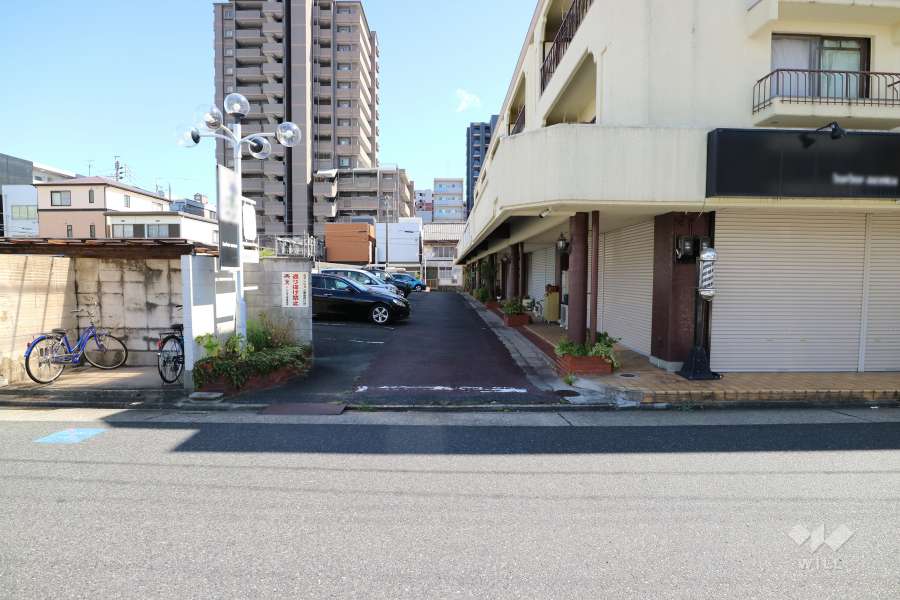 駐車場出入り口