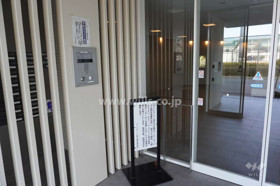 エントランスはオートロック付きです。