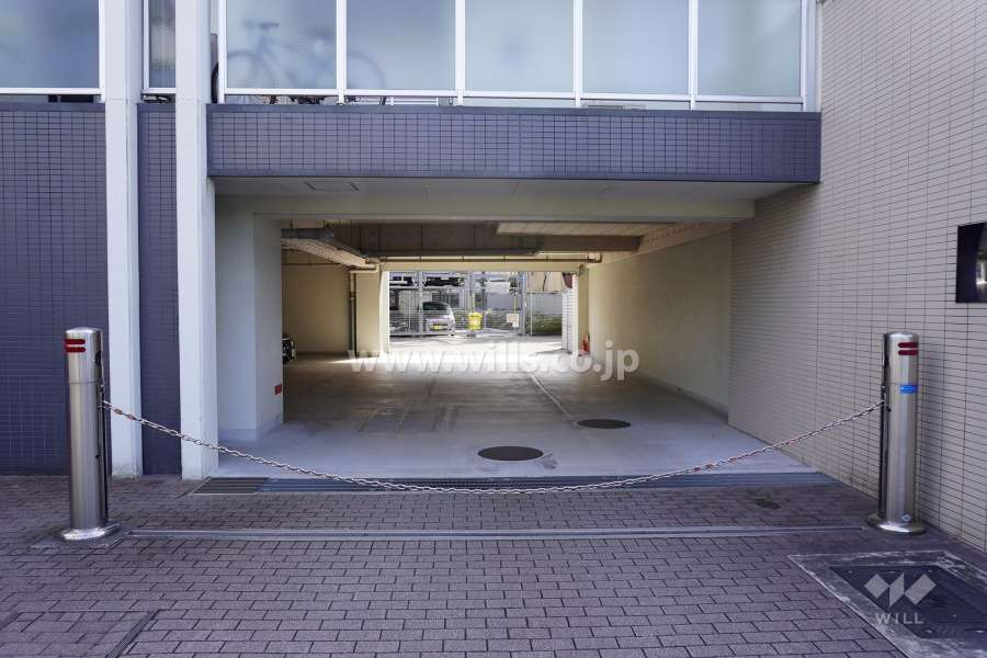 駐車場出入口（ロボットゲート付き）