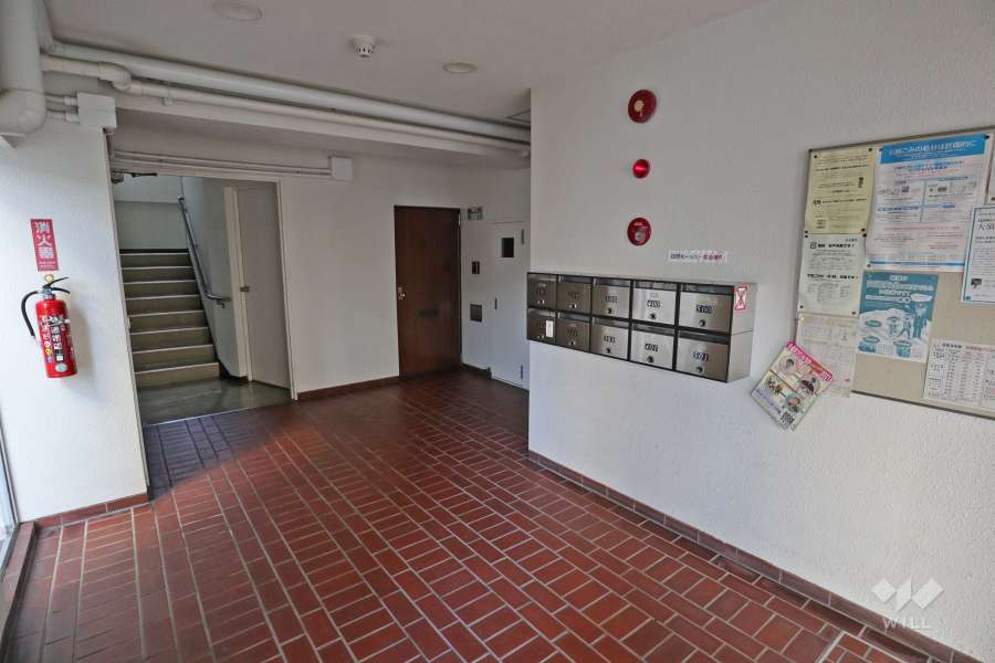 エントランス内と共用ポスト