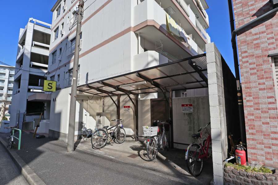 屋内に設けられた駐輪場