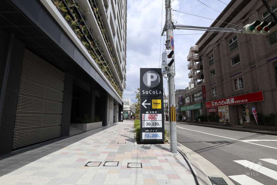 敷地南側の前面道路(西側から)