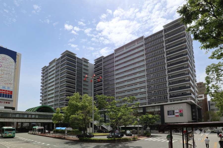 プラウド阪急塚口駅前の外観(北東側から)