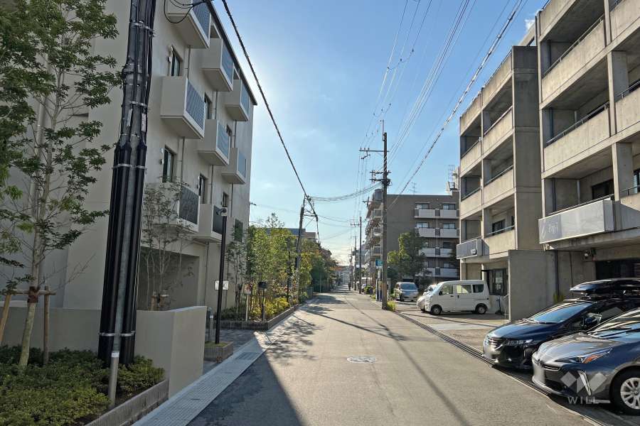 敷地北側の前面道路(東側から)
