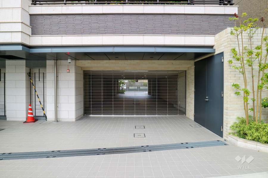駐車場の出入口（リングシャッター付き）