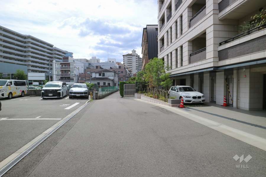 敷地南側の前面道路