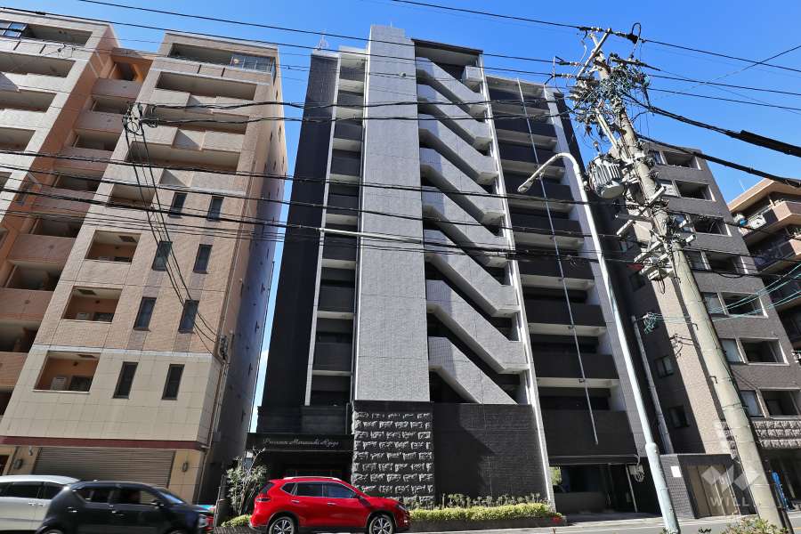 プレサンス丸の内流雅の外観（東側から）