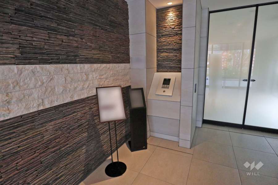 エントランスはオートロック付きです。