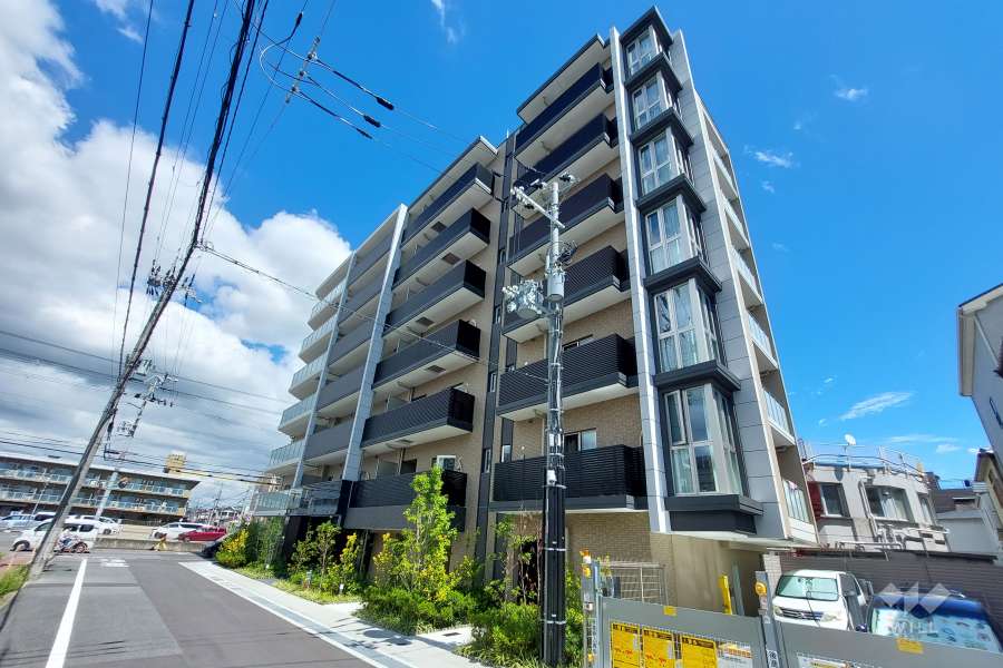 プレサンスロジェ茨木中津町の外観（南西側から）